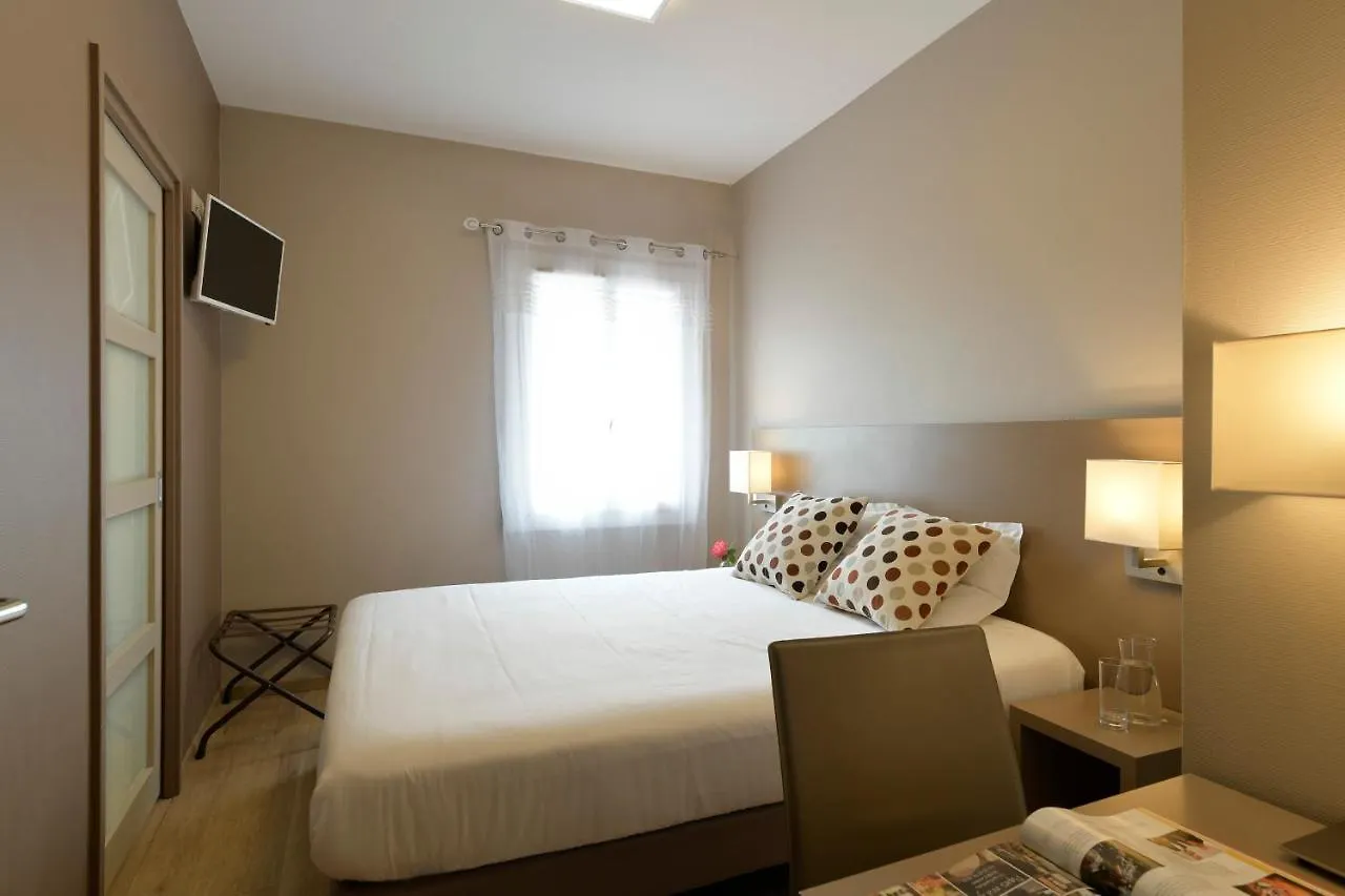 Logis Hotel & Restaurant Le Pardaillan Gondrin 3*,  France